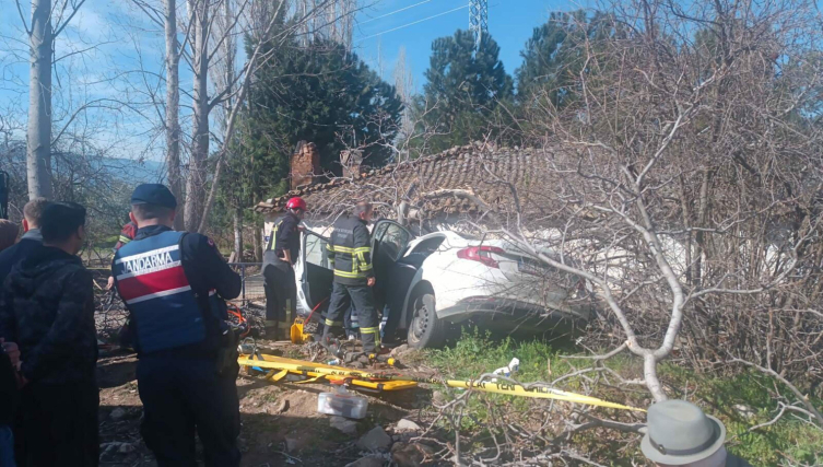 Aydın'da trafik kazası: 2 ölü, 1 yaralı