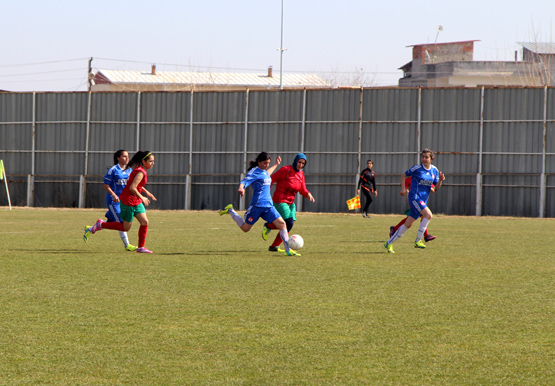 49 yaşında ilk maçına çıktı