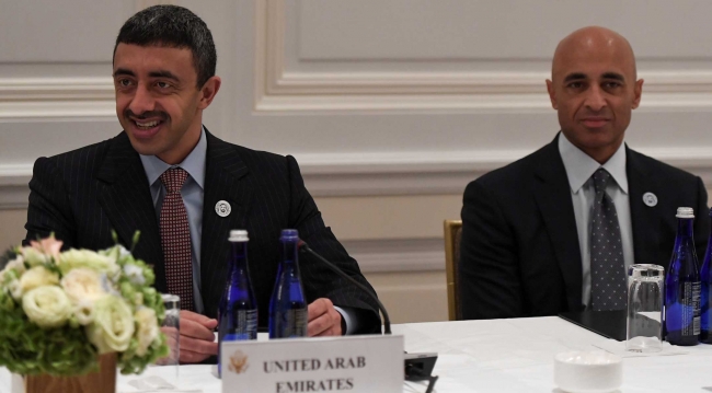 BAE Dışişleri Bakanı Abdullah bin Zayed (solda) ile BAE Washington Büyükelçisi Yusuf el-Uteybe (solda). Fotoğraf: Reuters