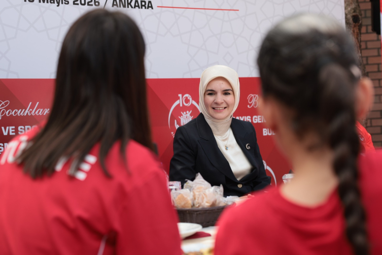 Bakan Göktaş, devlet himayesindeki başarılı sporcu gençlerle buluştu
