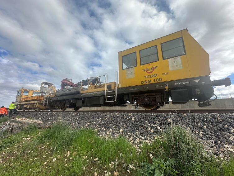 Suriye sınırındaki 350 kilometrelik hat tren trafiğine açıldı