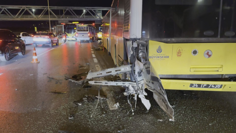 Büyükçekmece'de zincirleme trafik kazası: 3 kişi yaralandı