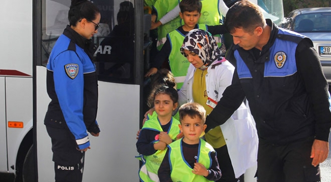 Ana sınıfı öğrencilerinden duyarlı davranış