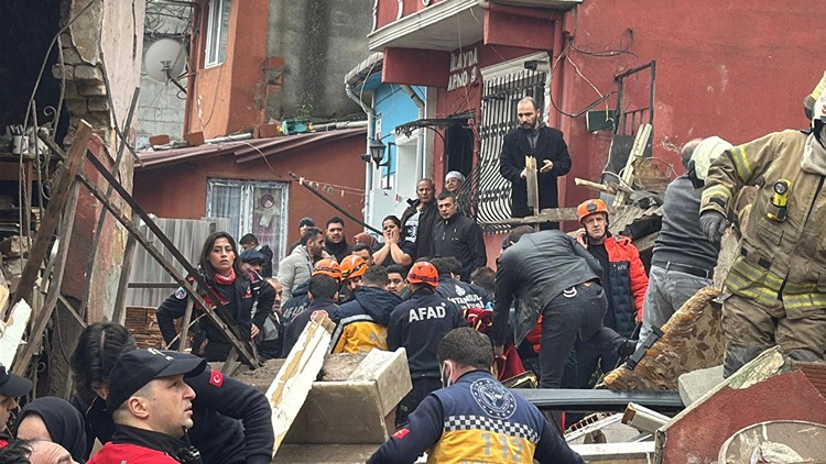İstanbul Fatih'te 2 bina çöktü