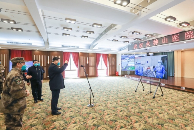 Çin Devlet Başkanı Şi Cinping koronavirüslü hastayla videokonferans yaptı. | Fotoğraf: AFP/XINHUA-Xie Huanchi