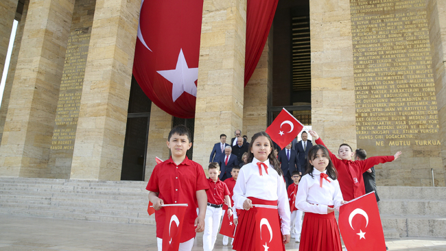 23 Nisan tüm yurtta coşkuyla kutlanıyor