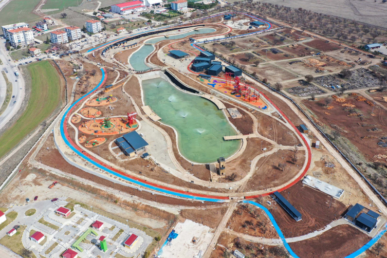 Çocuk Kent'te çok sayıda fidan toprakla buluşturuldu