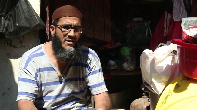 Rasul Ayn Mahallesi'nde doğup büyüyen Eşavi, bugün eşi ve 5 çocuğuyla beraber aynı bölgede yaşamaya devam ediyor. Fotoğraf: TRT Arabi 