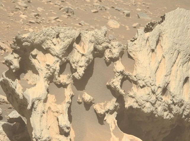 NASA, Mars’ta oraya ait olmayan bir kaya keşfetti