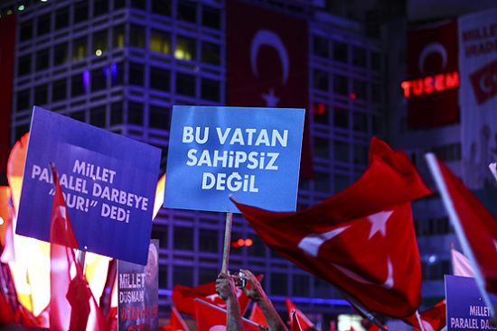 Vatandaşlar demokrasi nöbetini coşkuyla sürdürdü