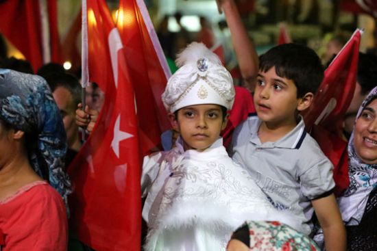 Vatandaşlar demokrasi nöbetini coşkuyla sürdürdü