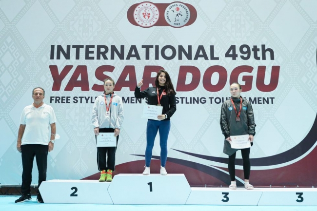 Türk güreşçilerden 10 madalya