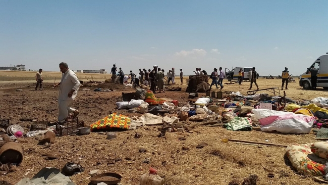 Esed rejimi İdlib'de sivillerin sığındığı kampı vurdu