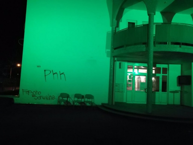 Terör yandaşları Almanya'da Emir Sultan Camii'ne saldırdı