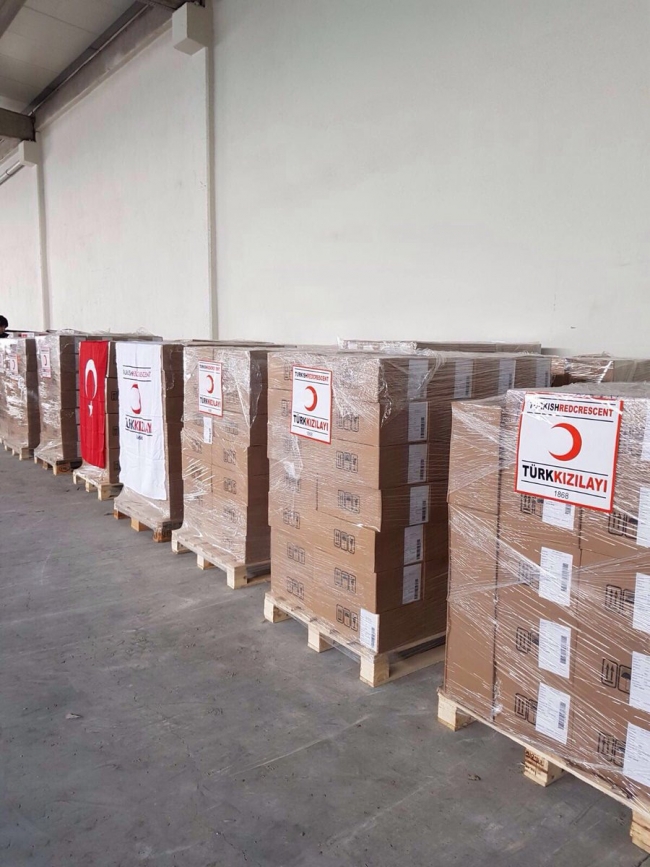 Kızılay'dan Gazze'ye iki konteyner ilaç