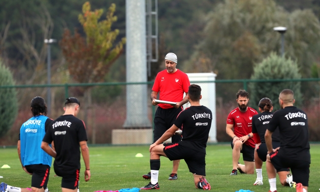 Tolunay Kafkas: Genç futbolcular gelişimlerini sürdüremiyor