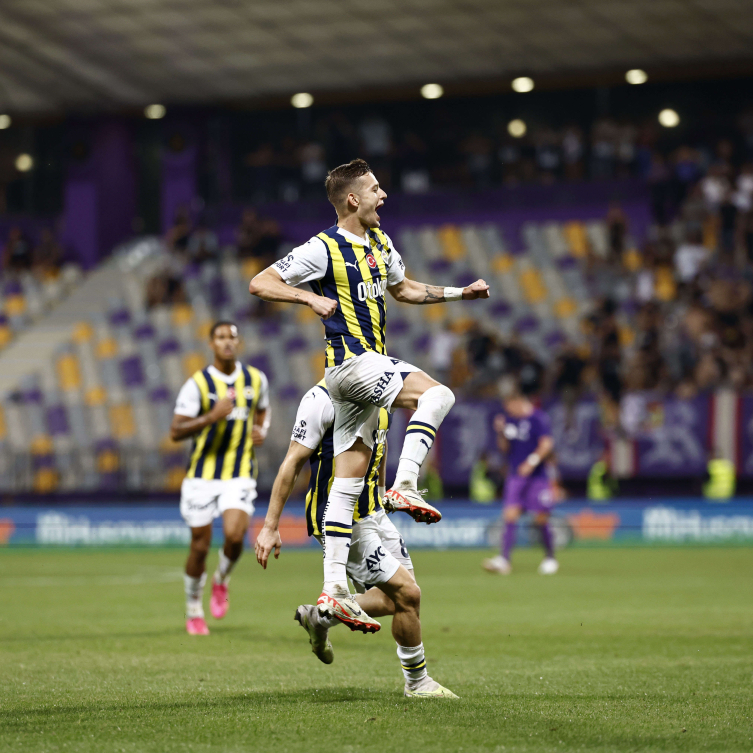 Fenerbahçe farklı kazanarak play-off turunda