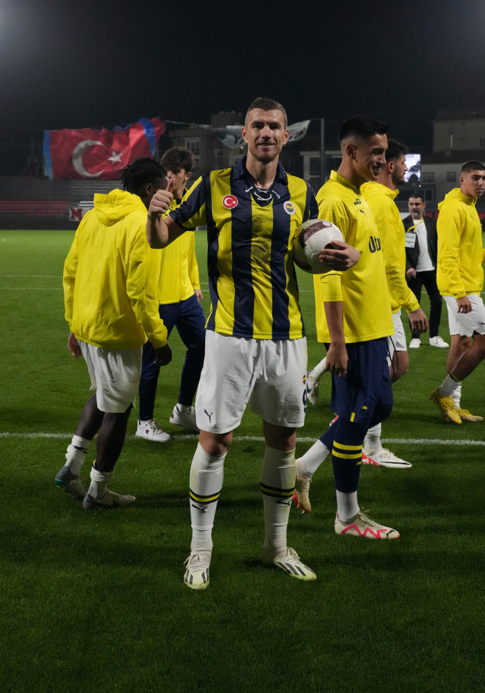 Fenerbahçe hem tutuyor hem atıyor