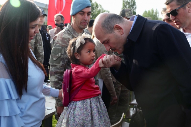 İçişleri Bakanı Soylu'dan askerlere bayram ziyareti