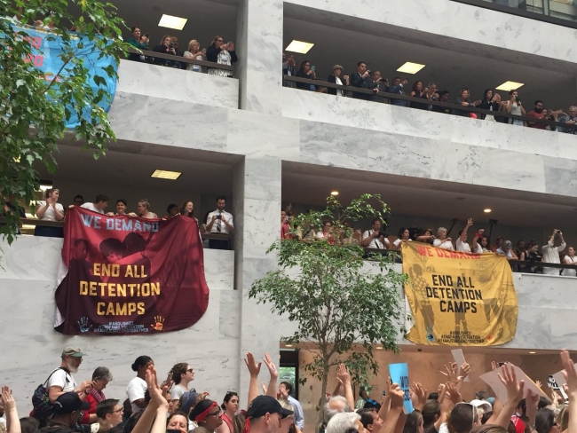 Sığınmacı dramını protesto eden 630 gösterici gözaltında