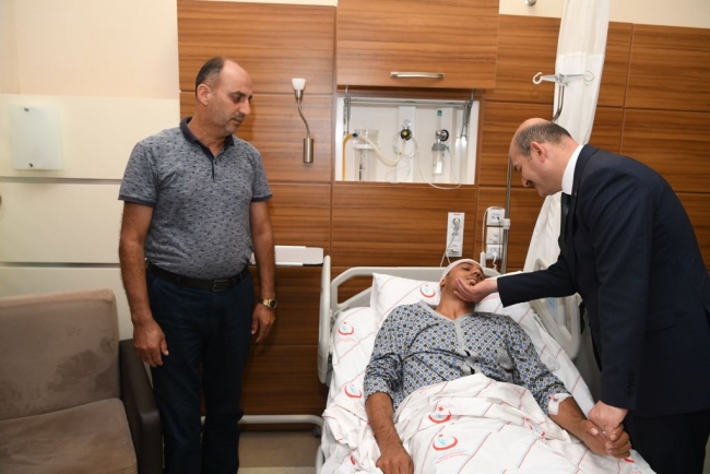 İçişleri Bakanı Soylu Adıyaman'da yaralı askerleri ziyaret etti