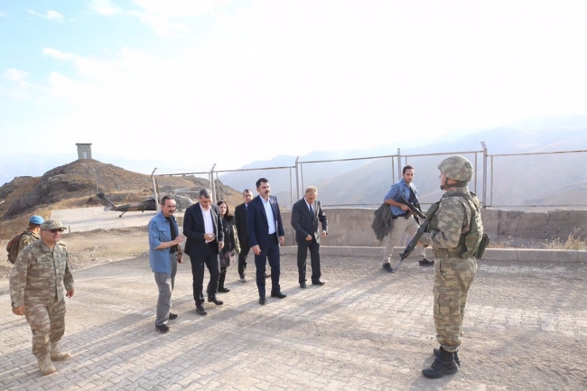 Çevre ve Şehircilik Bakanı Murat Kurum Hakkari'de