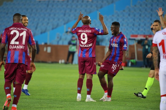 Trabzonspor üç puanı iki golle aldı