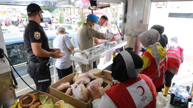 Türk Kızılay sel bölgesinde aralıksız çalışıyor