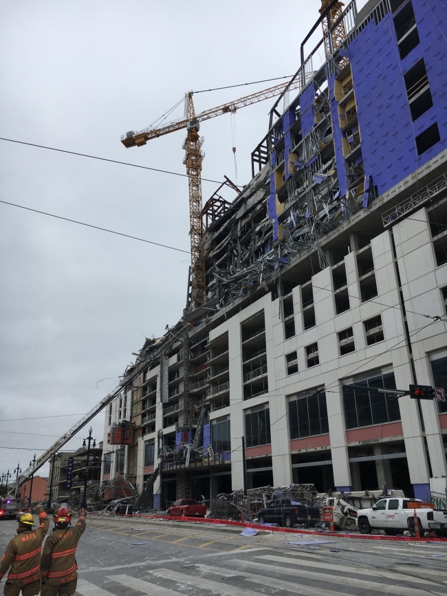 ABD'de otel inşaatının çöküşü kamerada