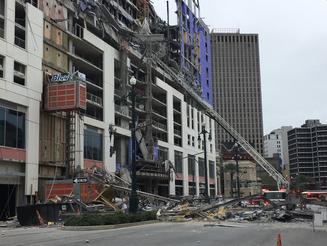 ABD'de otel inşaatının çöküşü kamerada