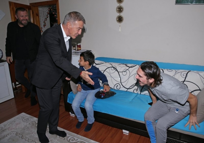 Ahmet Ağaoğlu'ndan Abdülkadir Ömür'e ziyaret