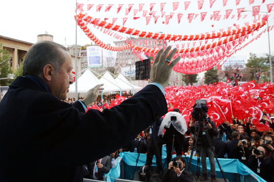''Elinde silahla dolaşanlarla barış olur mu?''