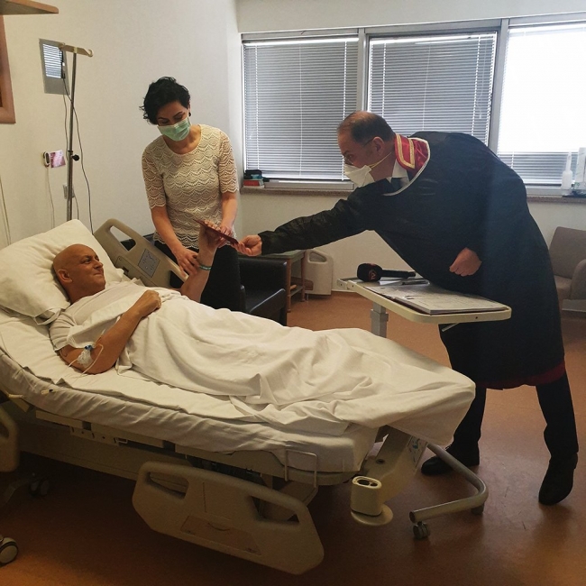 Lösemi tedavisi gördüğü hastanede dünyaevine girdi