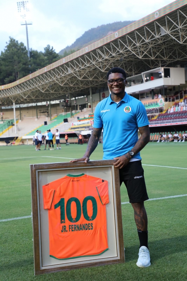 Junior Fernandes 100. maçına çıktı