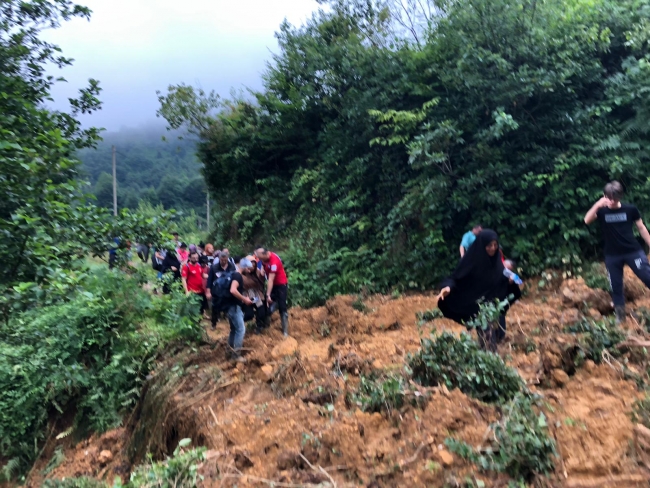 Rize'de Ağaran Şelalesi bölgesinde mahsur kalan 41 kişi tahliye edildi