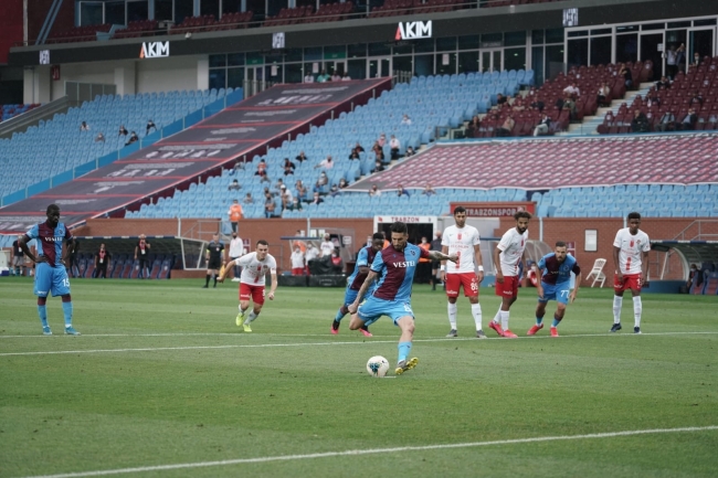 Trabzonspor şampiyonluk şansını zora soktu