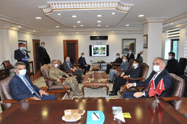 Bakan Ersoy, Tunceli Valiliği ile cemevini ziyaret etti