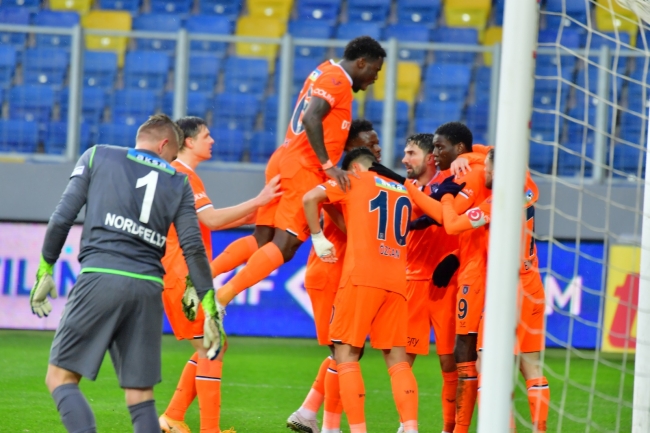 Başakşehir galibiyet hasretini 90'da bitirdi