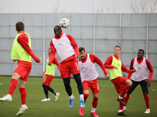 Rıza Çalımbay Beşiktaş maçında futbolcularına güveniyor