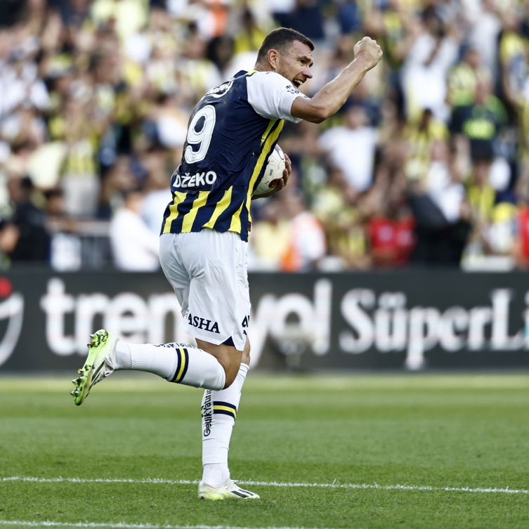 Gol düellosu lider Fenerbahçe'nin