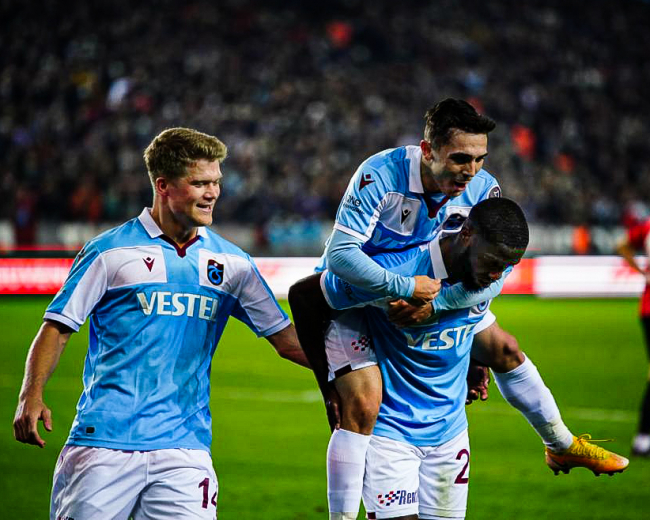 Lider Trabzonspor doludizgin