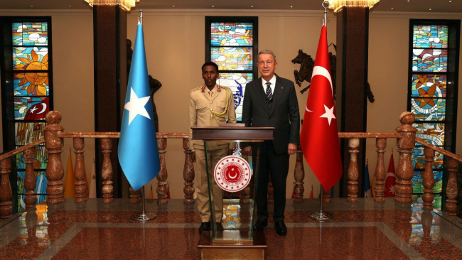 Bakan Akar, Somali Genelkurmay başkanı Rage'yi kabul etti