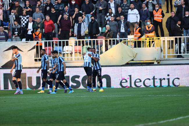 Adana Demirspor İzmir'den 3 puanla döndü