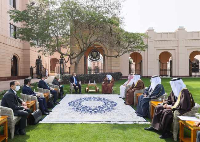 Bakan Çavuşoğlu, Bahreyn Veliaht Prensi ile görüştü