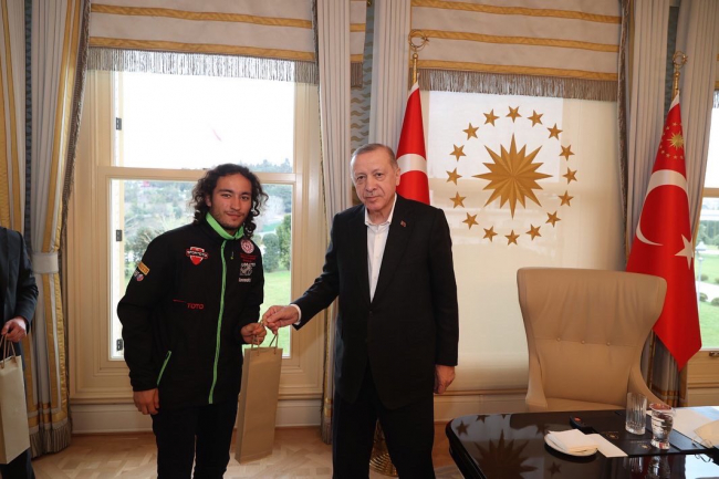 Cumhurbaşkanı Erdoğan milli motosikletçileri kabul etti