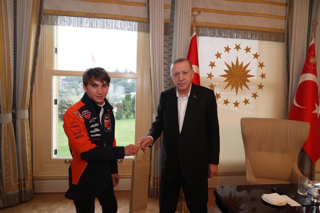 Cumhurbaşkanı Erdoğan milli motosikletçileri kabul etti