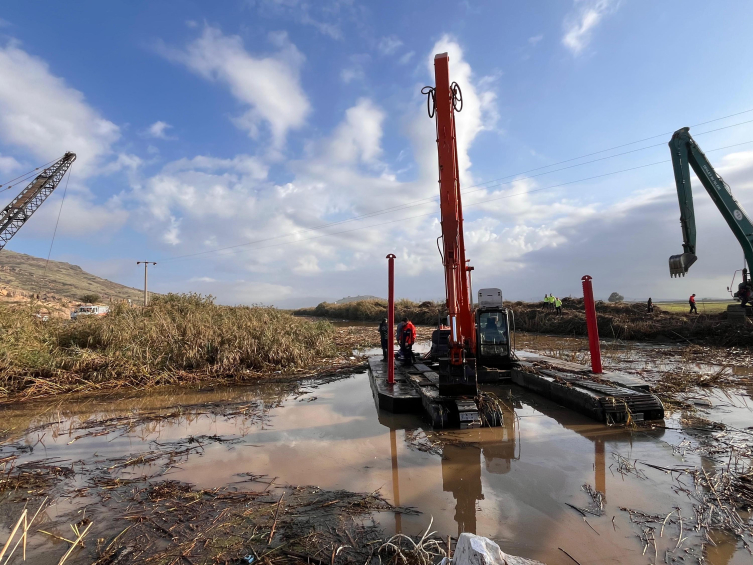 İzmir Foça'da sele kapılan kişinin cansız bedenine ulaşıldı