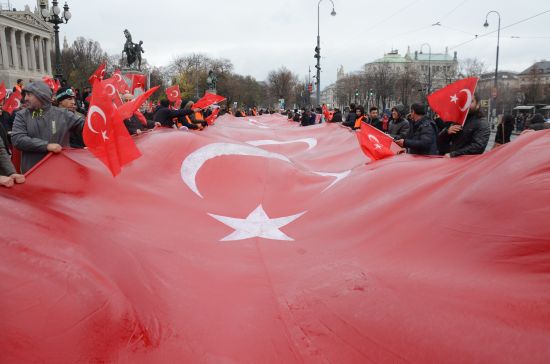 Avusturya'da "Teröre Lanet, Demokrasiye Davet" mitingi