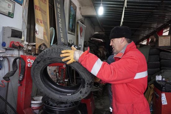 Lastikçilerde yoğun 'kış lastiği' mesaisi