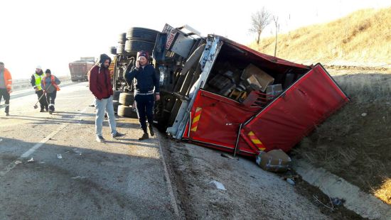 Afyonkarahisar’da yolcu otobüsü şarampole devrildi